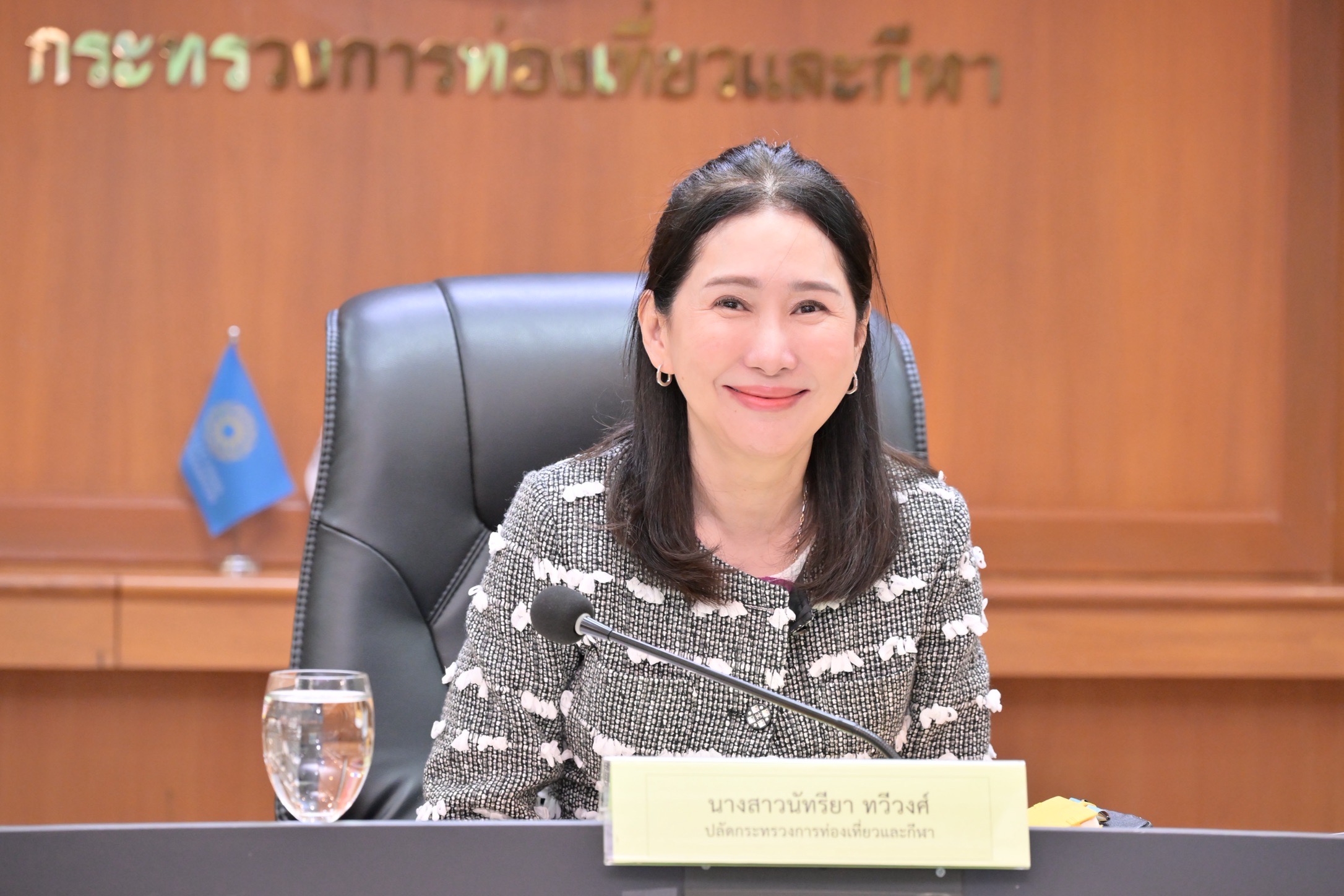 관광부는 중동 지역 상황을 주시하고 있으며, 발이 묶인...